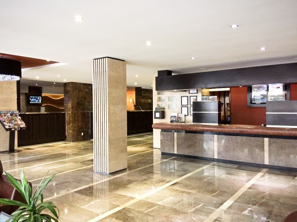 Hotel Metropol, Reception