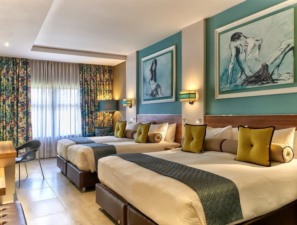 Peermont Metcourt at Emperors Palace, Room