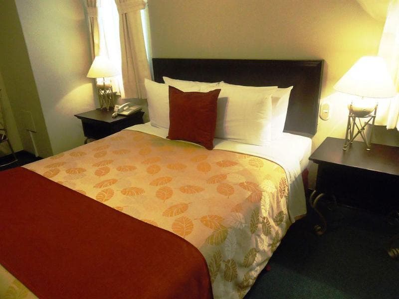 Leon de Oro Inn and Suites, GEN