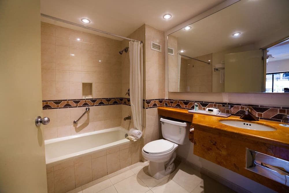 The Reef Playacar Beach Resort & Spa, Bathroom