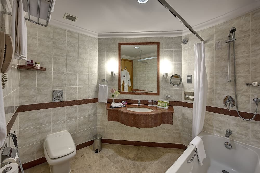 Crowne Plaza Resort Salalah, an IHG Hotel, Bathroom