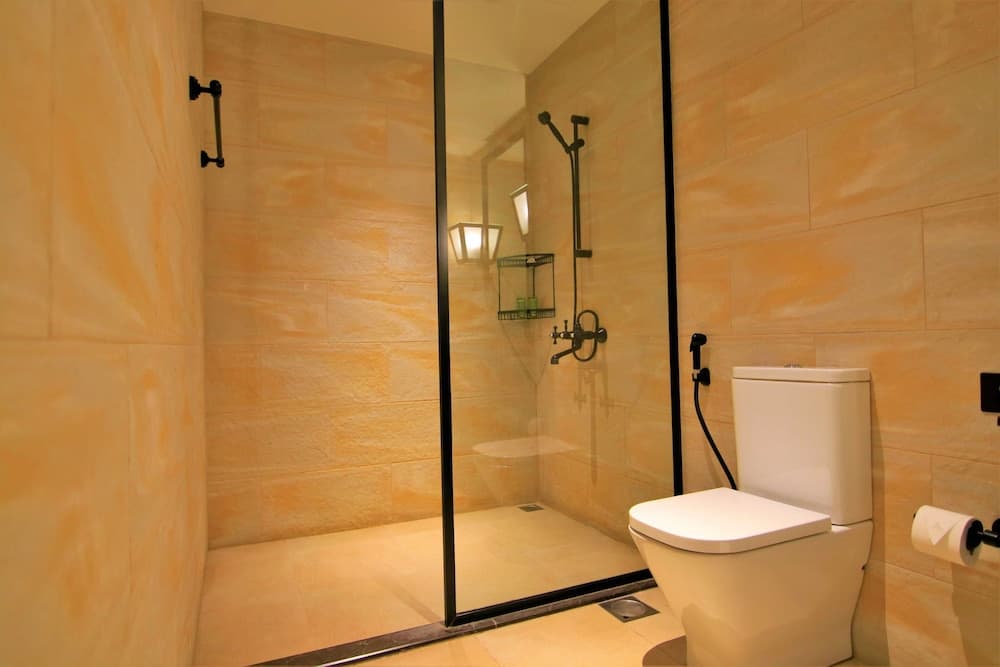 Atana Musandam, Bathroom shower