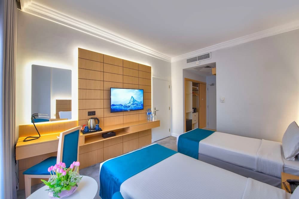 Lotus Grand Hotel, Room