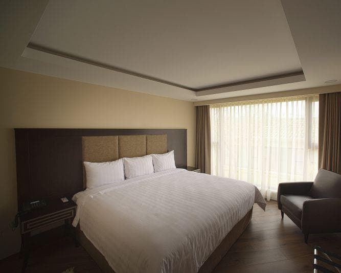 QUINDELOMA ART HOTEL & GALLERY, 