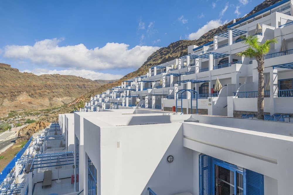 Club Cala Blanca, Front of property