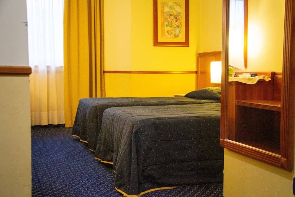 Pacific Hotel Fortino , Room