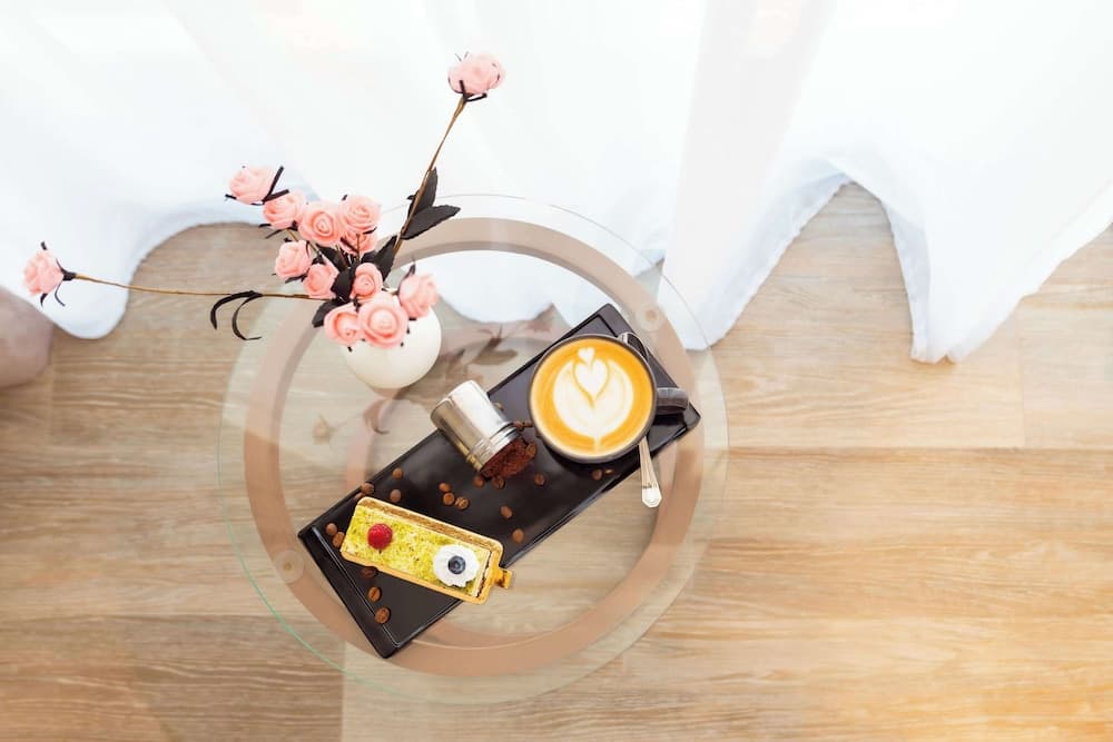 Kyriad Muscat, Food and drink