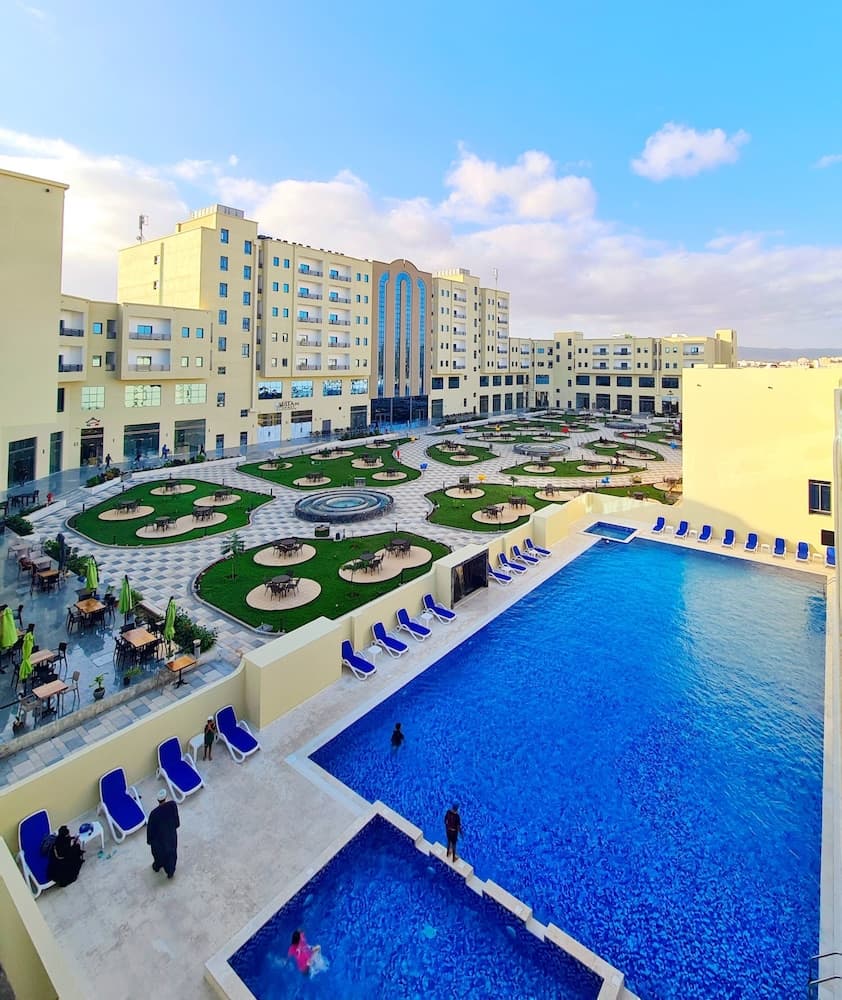 The Plaza Hotel and Resort, Outdoor pool