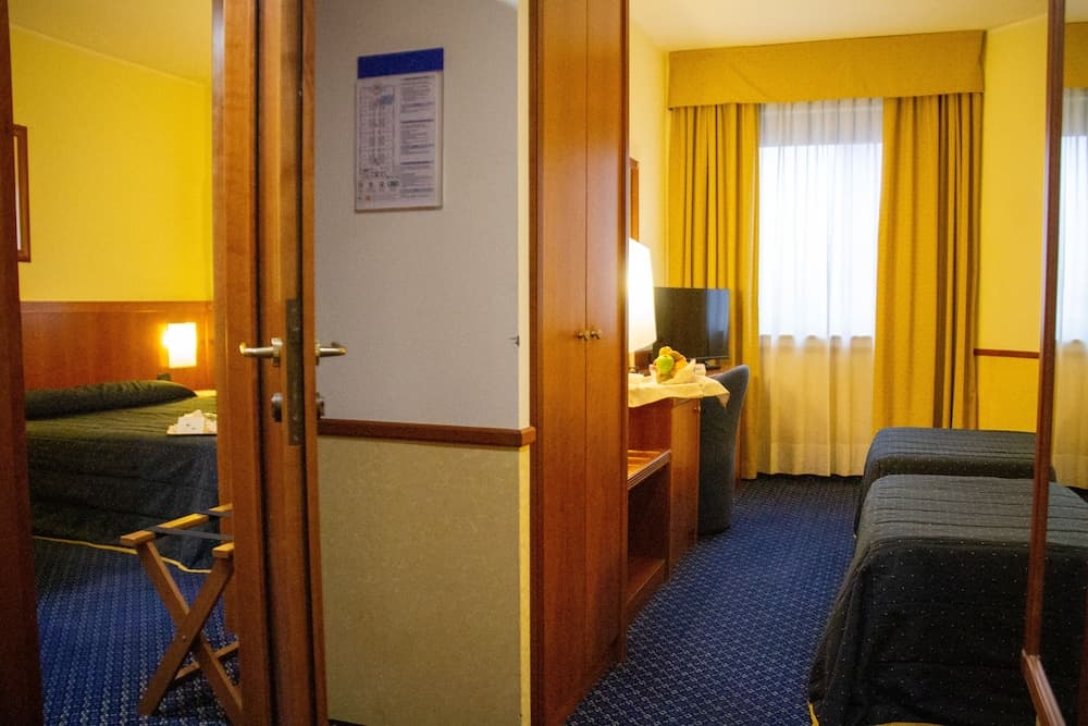 Pacific Hotel Fortino , Room