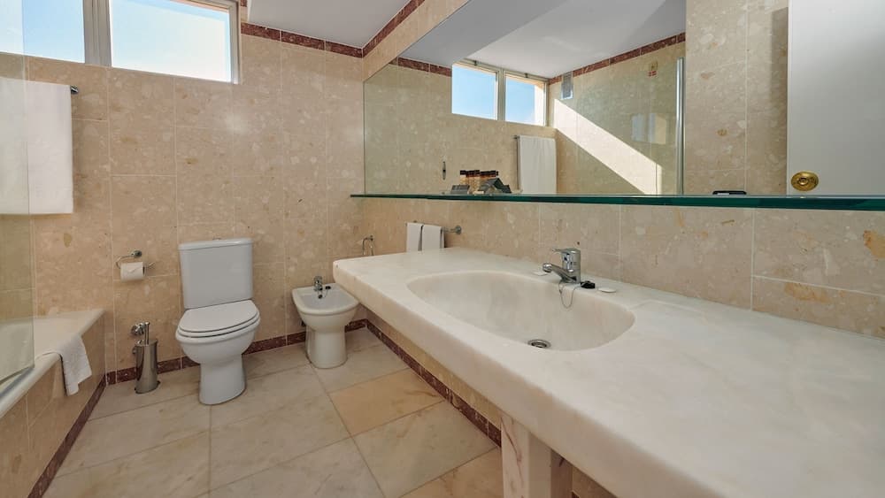 Hotel Algarve Casino, Bathroom