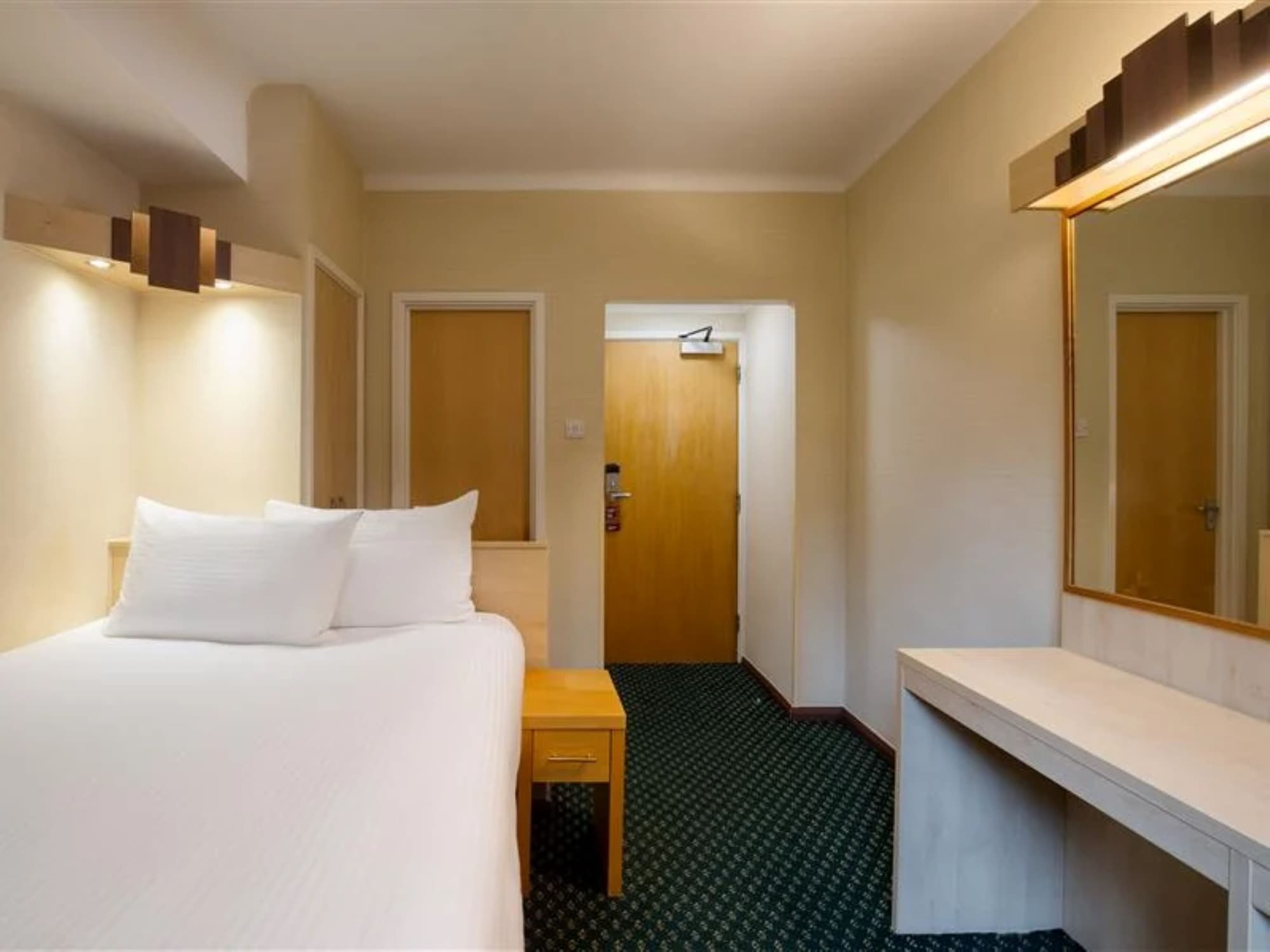 Tavistock Hotel, Room