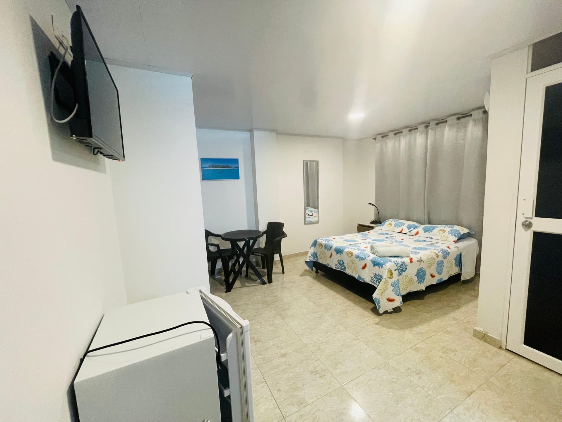 Blue Island Hotel, Guest room