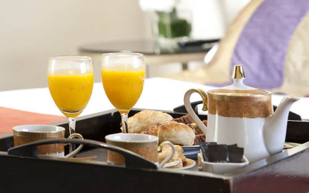 Savoy Hotel, Servicio de comidas en la habitación