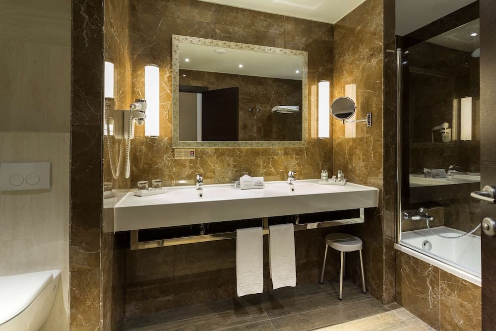 Barceló Concorde Green Park Palace, Bathroom