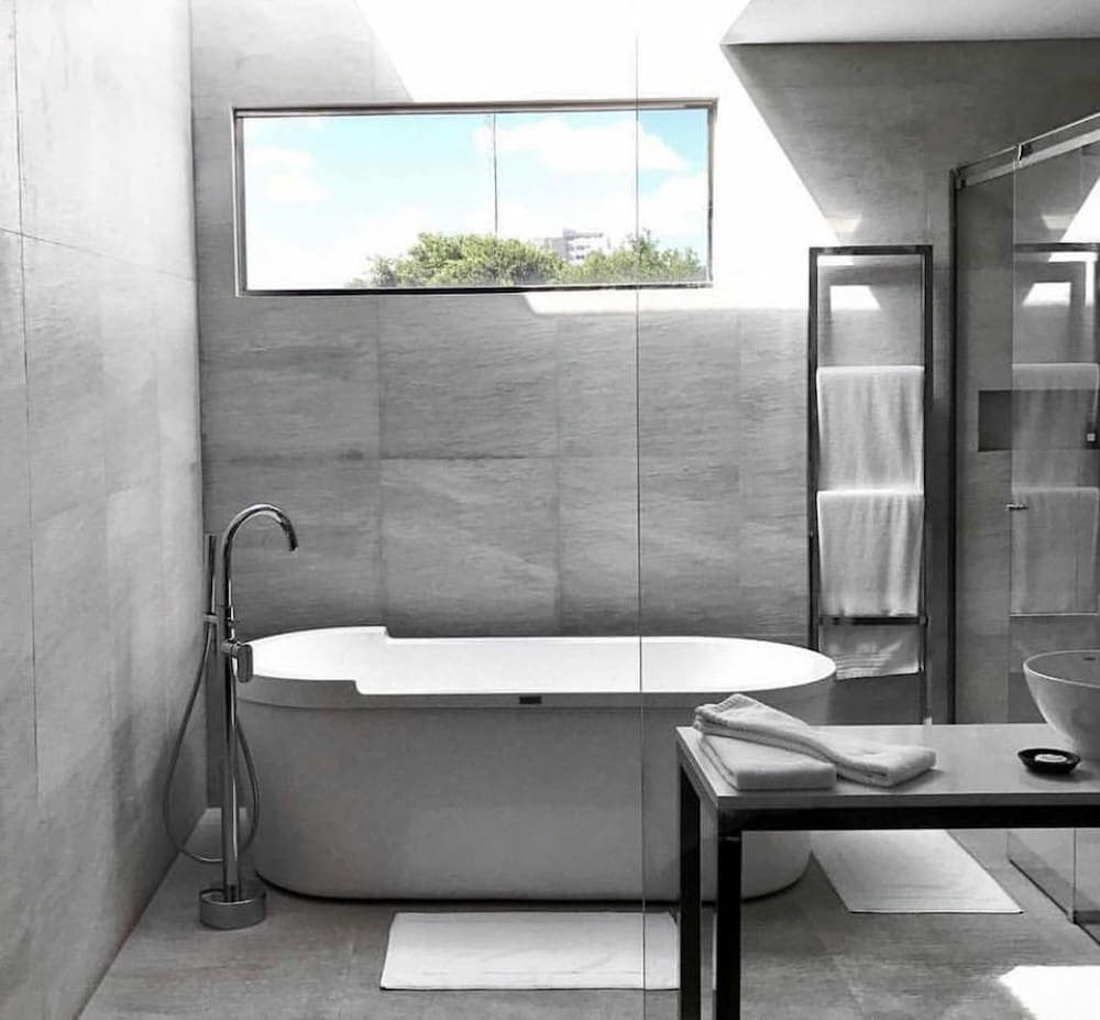 Cosmopolitano Hotel Boutique, Bathroom