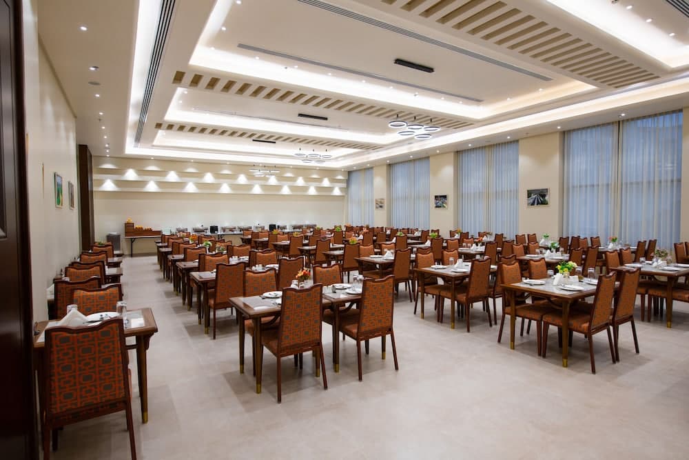 Rozana Hotel, Restaurant
