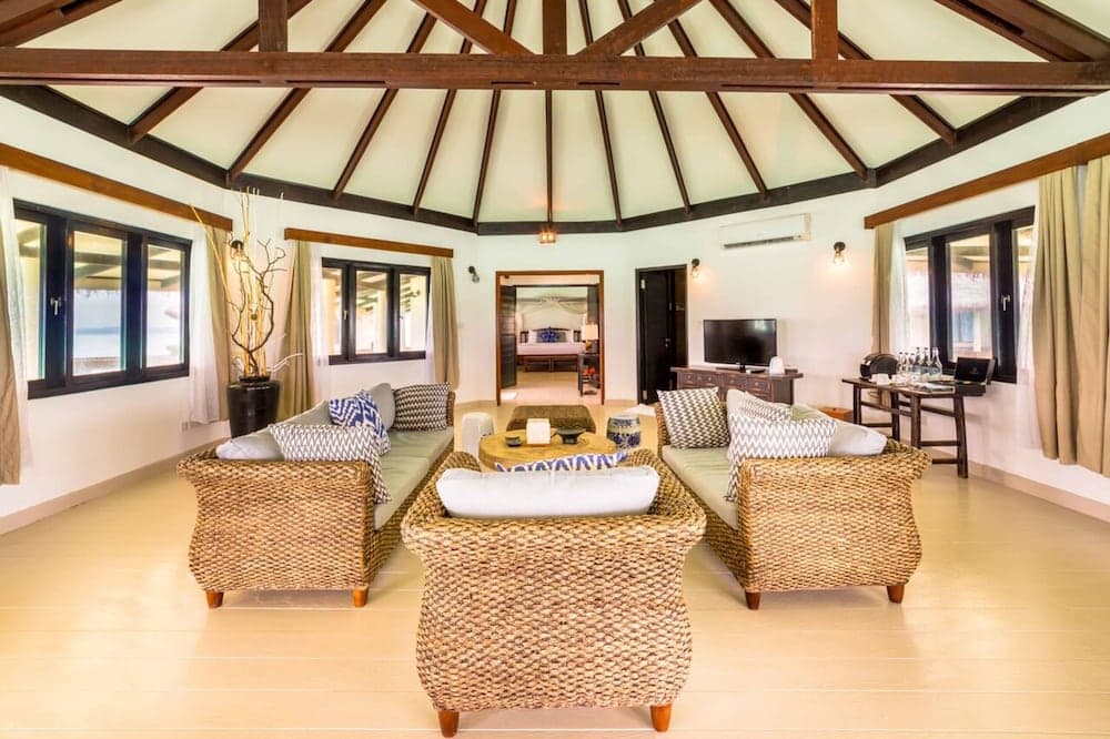 Kihaa Maldives - Trasferimenti Volo Domestico + Barca Veloce Inclusi - Airone Selection, Living area