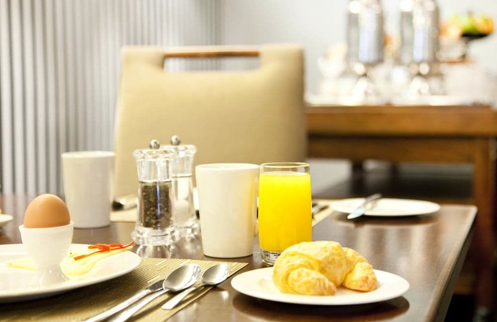 DoubleTree by Hilton Cape Town - Upper Eastside, Breakfast area