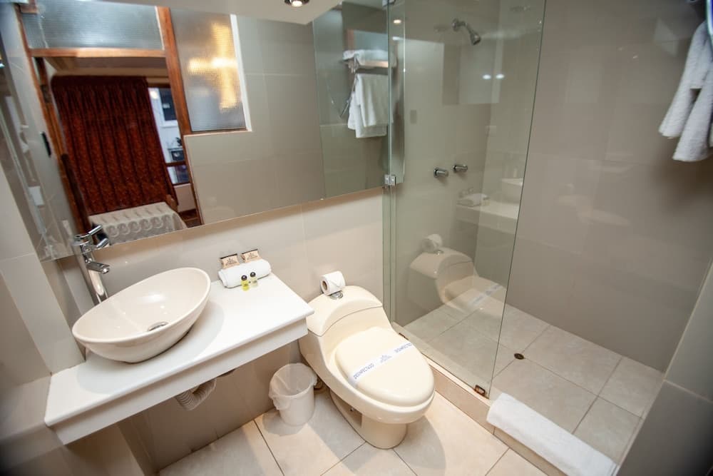 Intiwatana Hotel Boutique, Bathroom