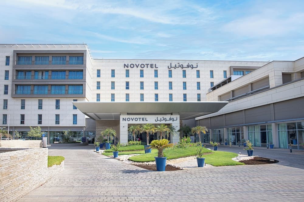 Novotel Muscat Airport, Exterior