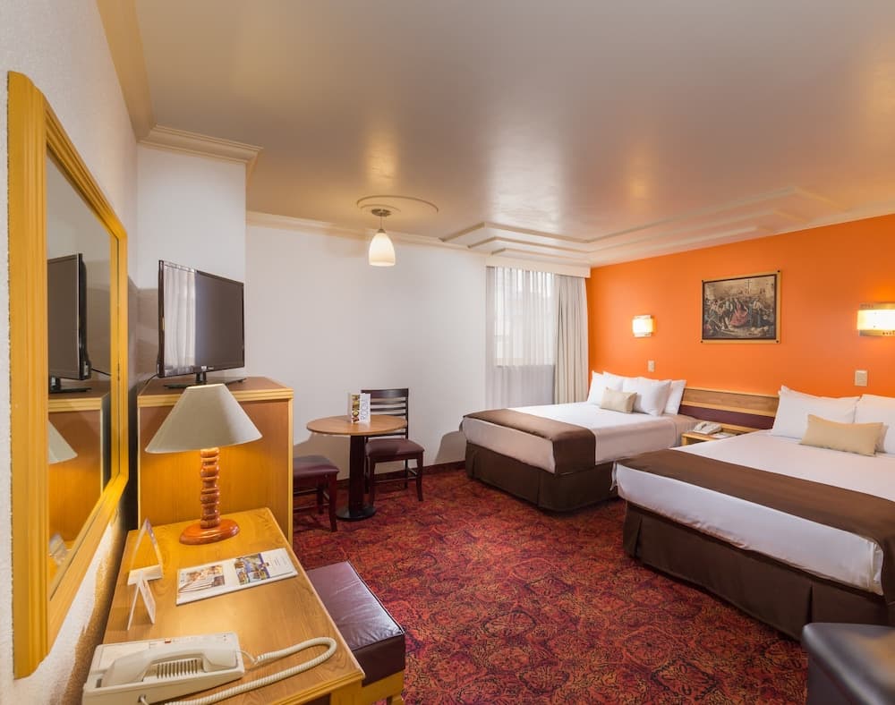 *Hotel Estoril, Room