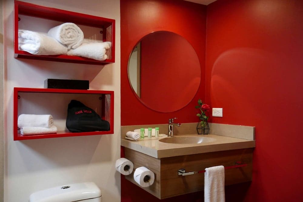 PARK INN BY RADISSON QUITO, Bathroom