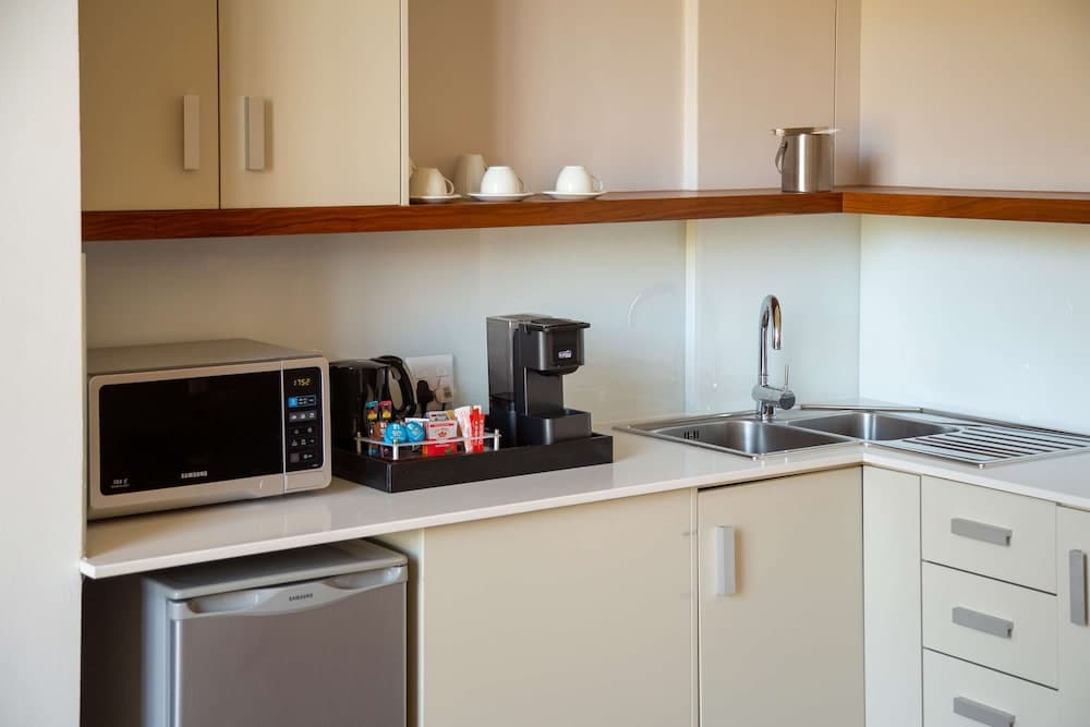 DoubleTree by Hilton Cape Town - Upper Eastside, Private kitchen