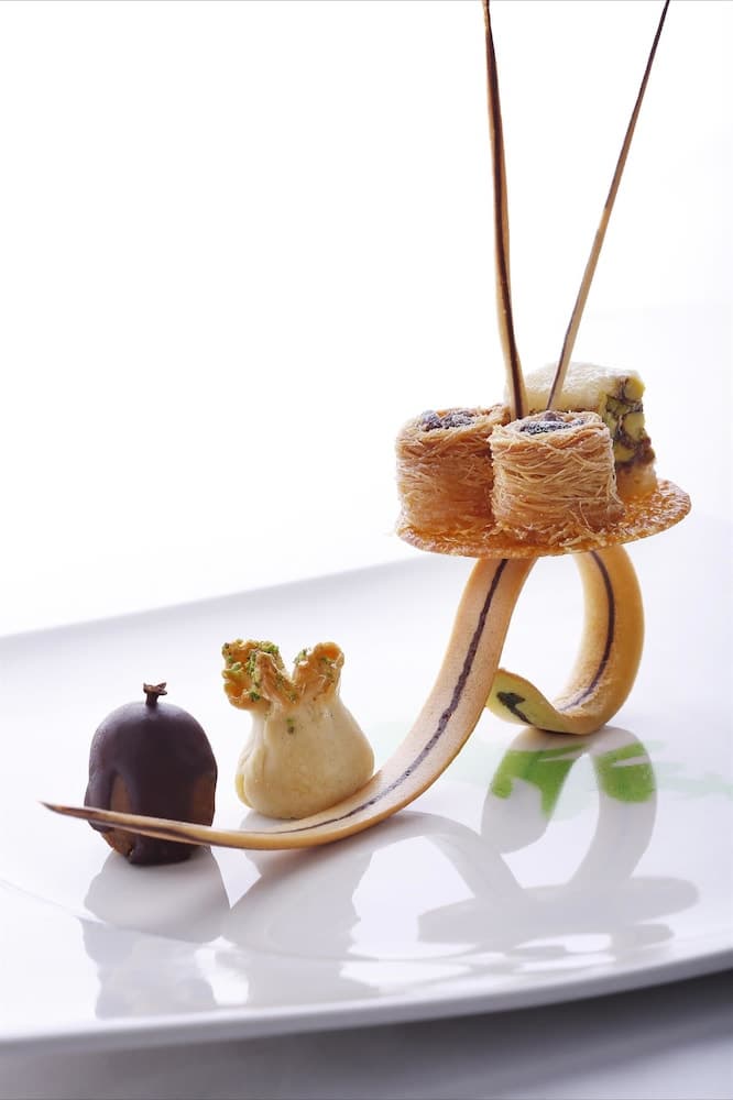 Swissotel Makkah, Room Service - Dining