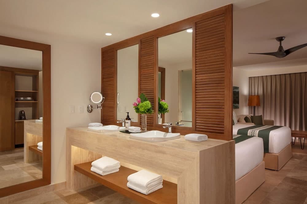 Dreams Sapphire Resort & Spa - All Inclusive, Bathroom
