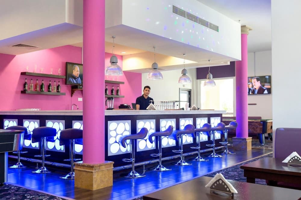 City Hotel Duqm, Bar (on property)