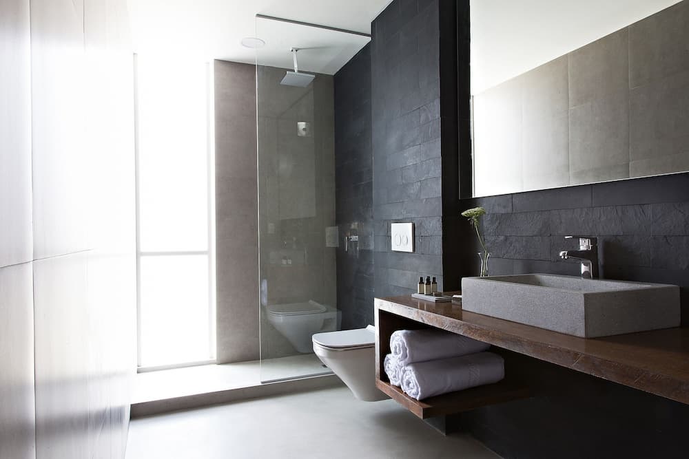Atix Hotel, Bathroom