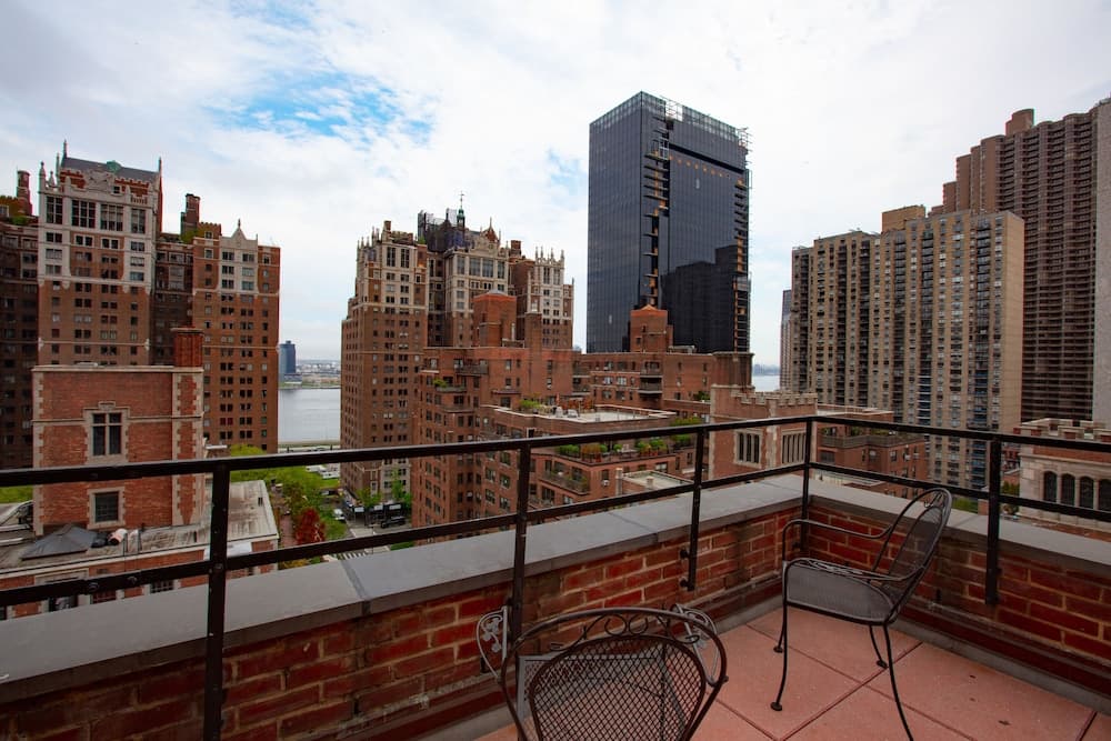 Westgate New York Grand Central, Balcony