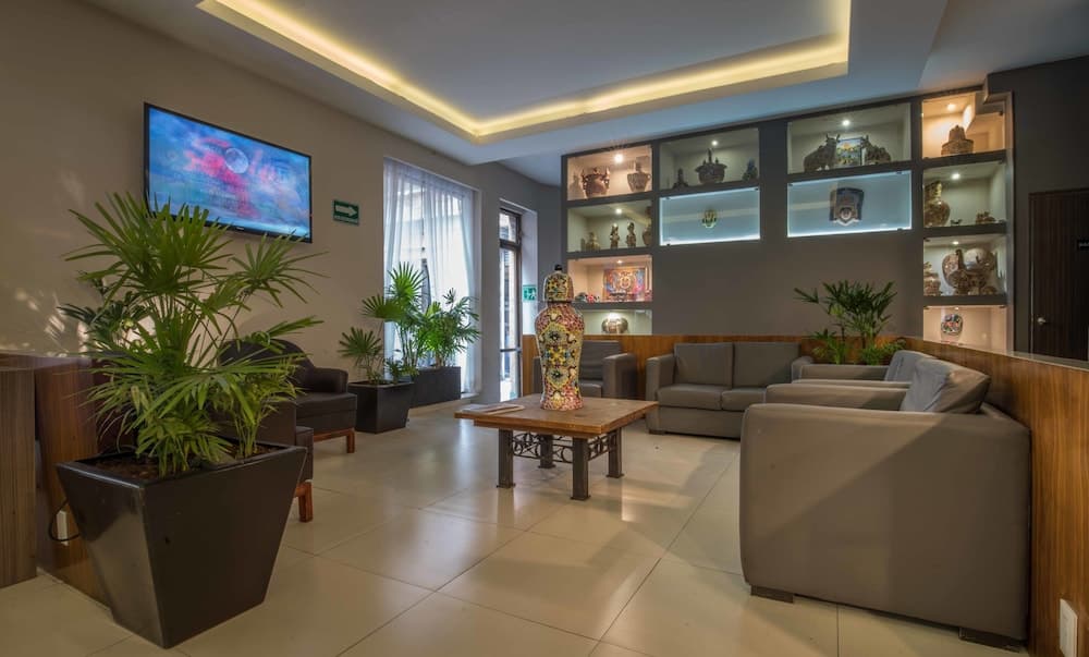 *Hotel Canadá, Lobby sitting area