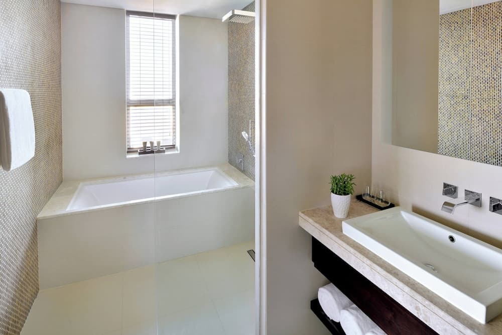 JW Marriott Hotel Muscat, Bathroom
