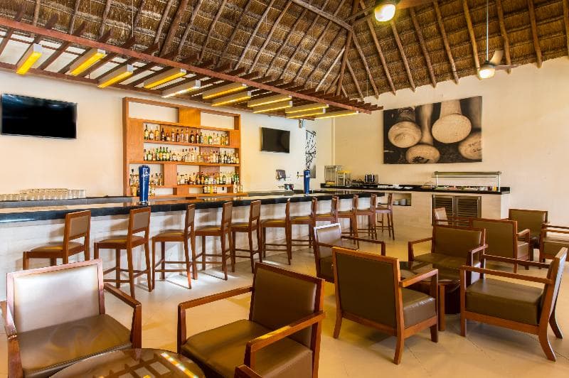 Allegro Cozumel (Nacional), BAR