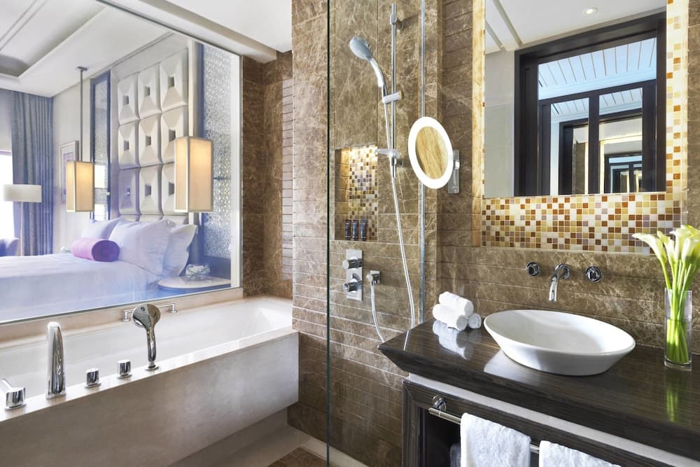 Al Bustan Palace, a Ritz-Carlton Hotel, Bathroom
