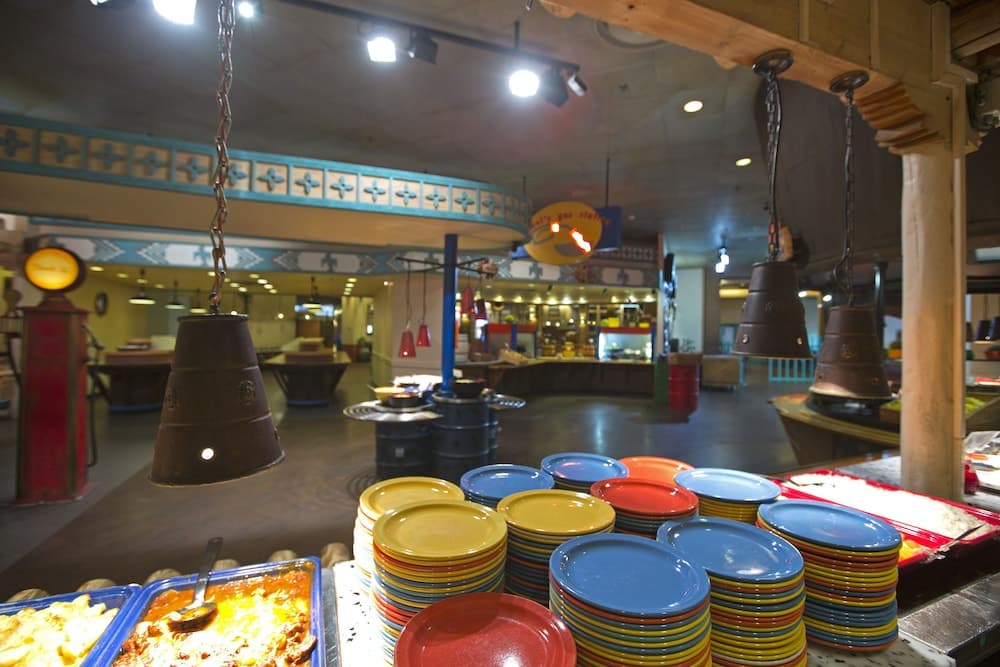 Disney Hotel Santa Fe, Buffet