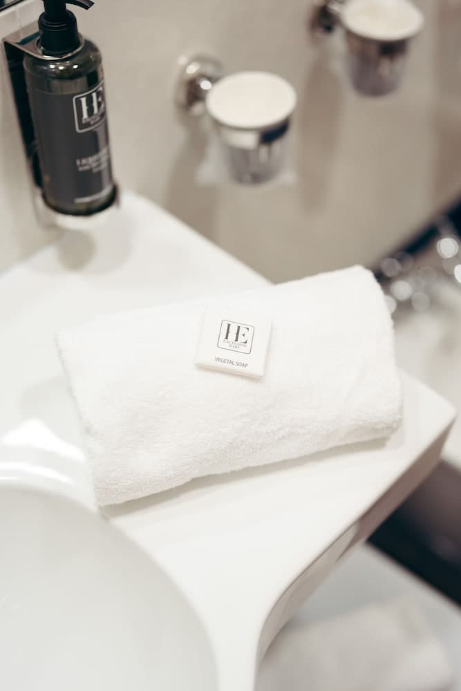 Hotel Excelsior Bari, Bathroom