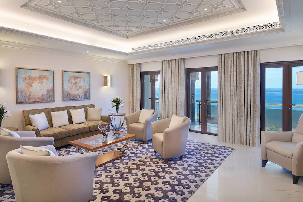 Al Bustan Palace, a Ritz-Carlton Hotel, Living room