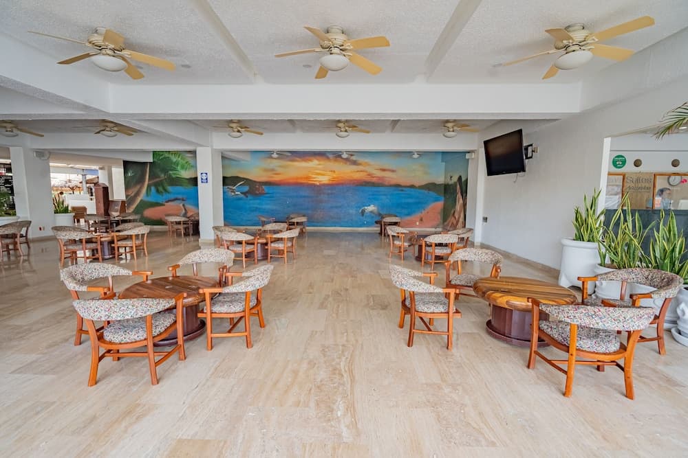 *Playa Suites, Reception