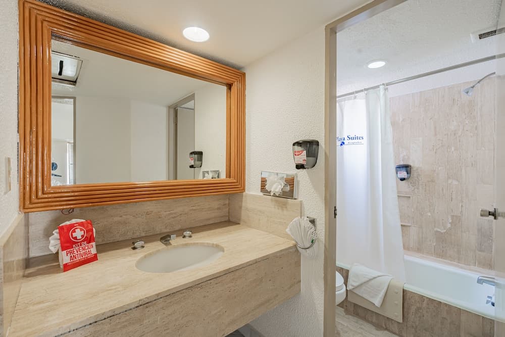 *Playa Suites, Bathroom