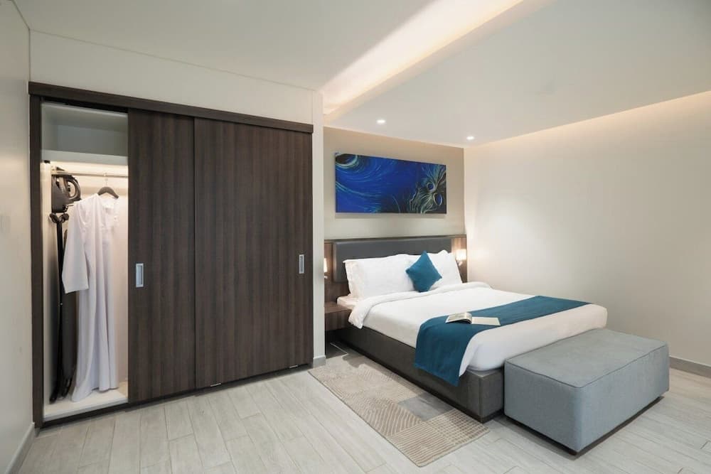 Citadines Al Ghubrah Muscat, Room