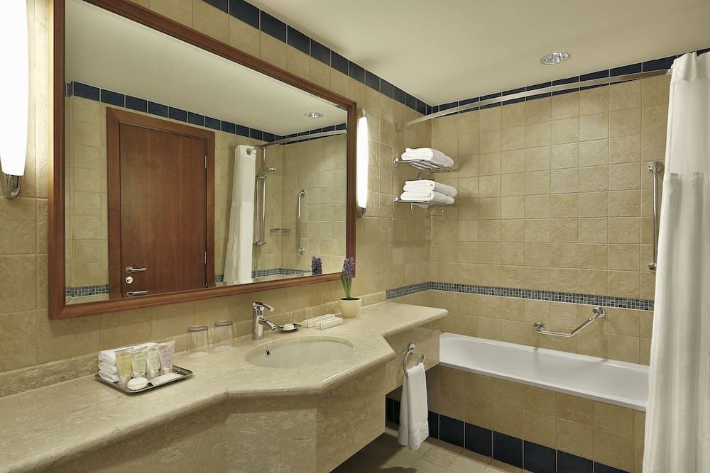 Crowne Plaza Jordan Dead Sea Resort & Spa, an IHG Hotel, Bathroom