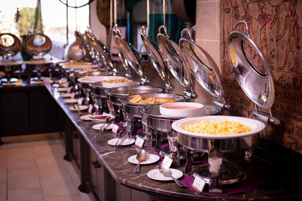 Arabian Courtyard Hotel & Spa, Breakfast buffet
