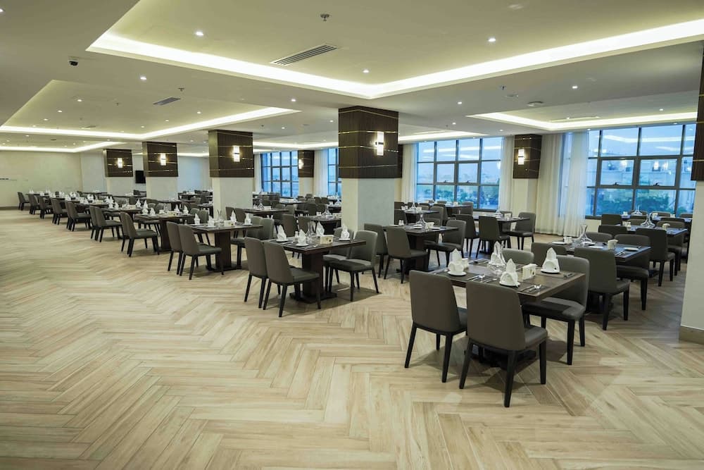 The Plaza Hotel and Resort, Restaurant