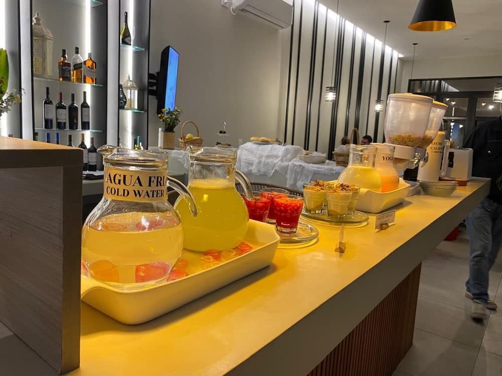 Hotel Caseros Salta, Breakfast buffet