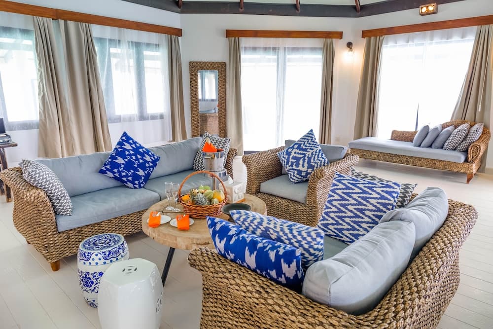 Kihaa Maldives - Trasferimenti Volo Domestico + Barca Veloce Inclusi - Airone Selection, Living area