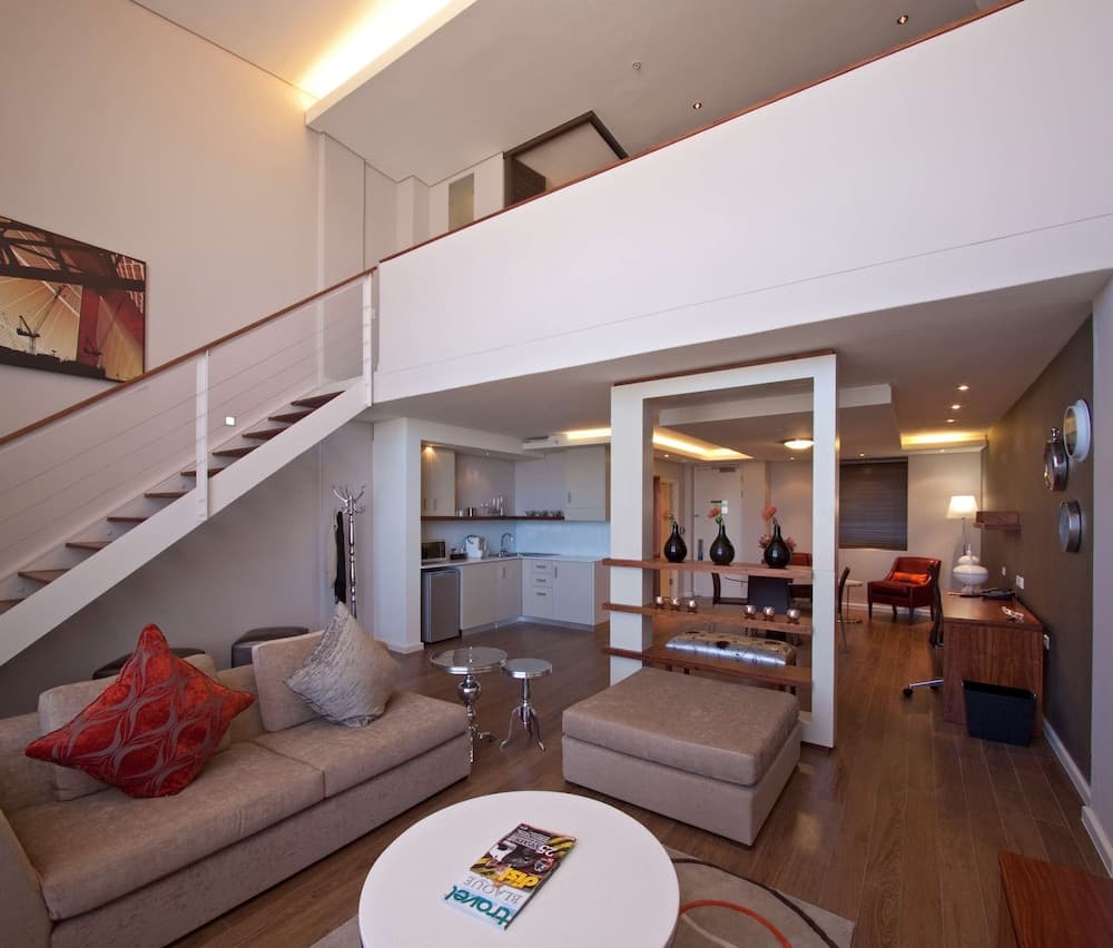 DoubleTree by Hilton Cape Town - Upper Eastside, Room