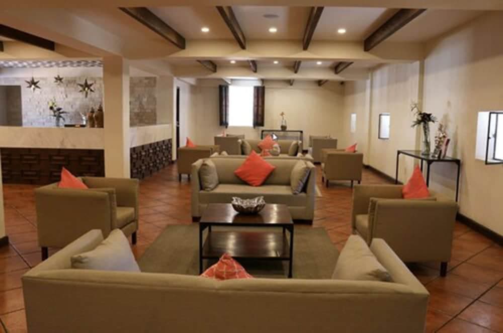 *Hotel Agua Escondida Taxco Centro, Lobby sitting area