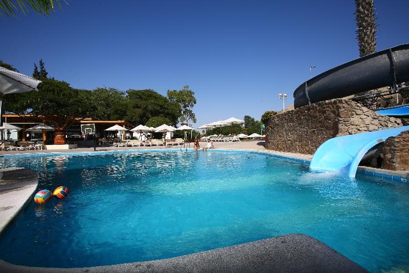 Hotel Las Dunas, PIS